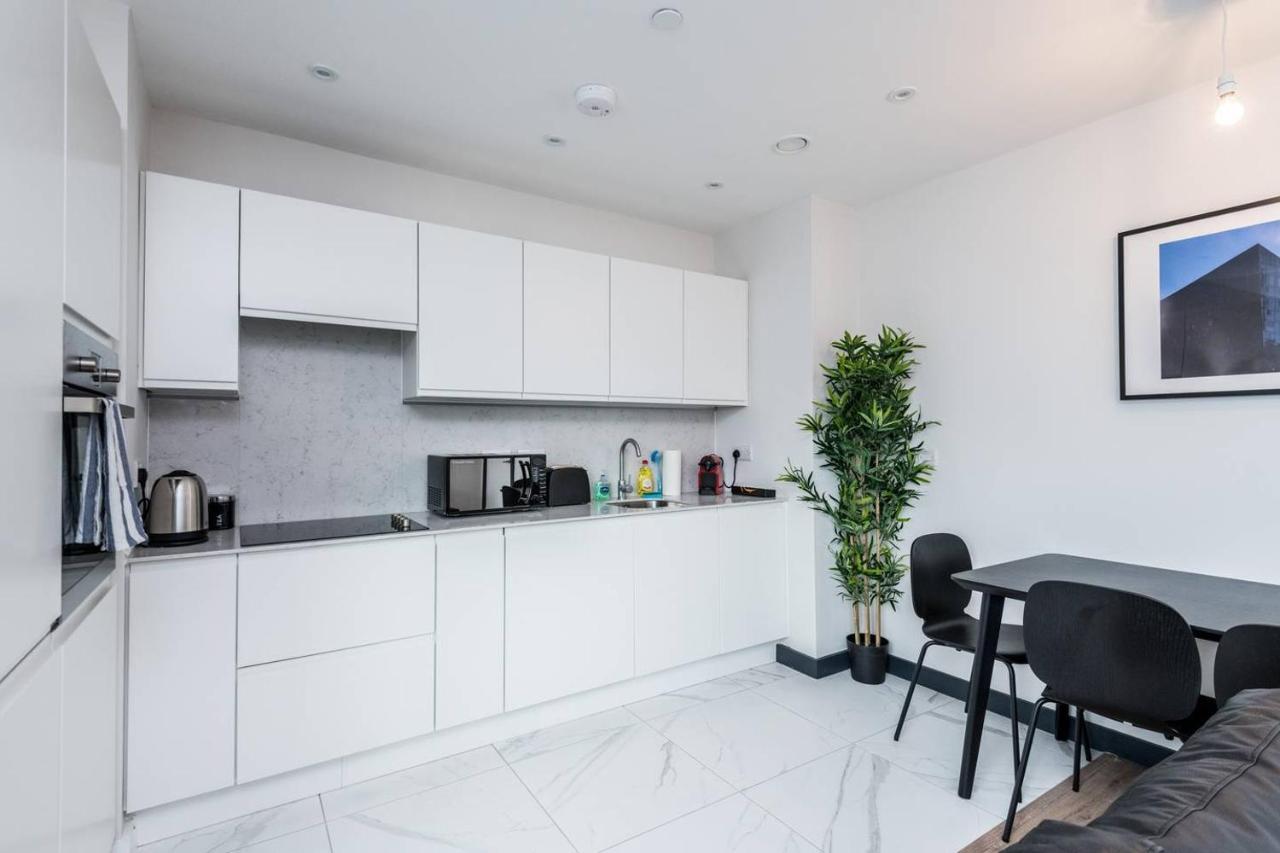 Waterfront Apartment With View Of Liver Building Liverpool Extérieur photo