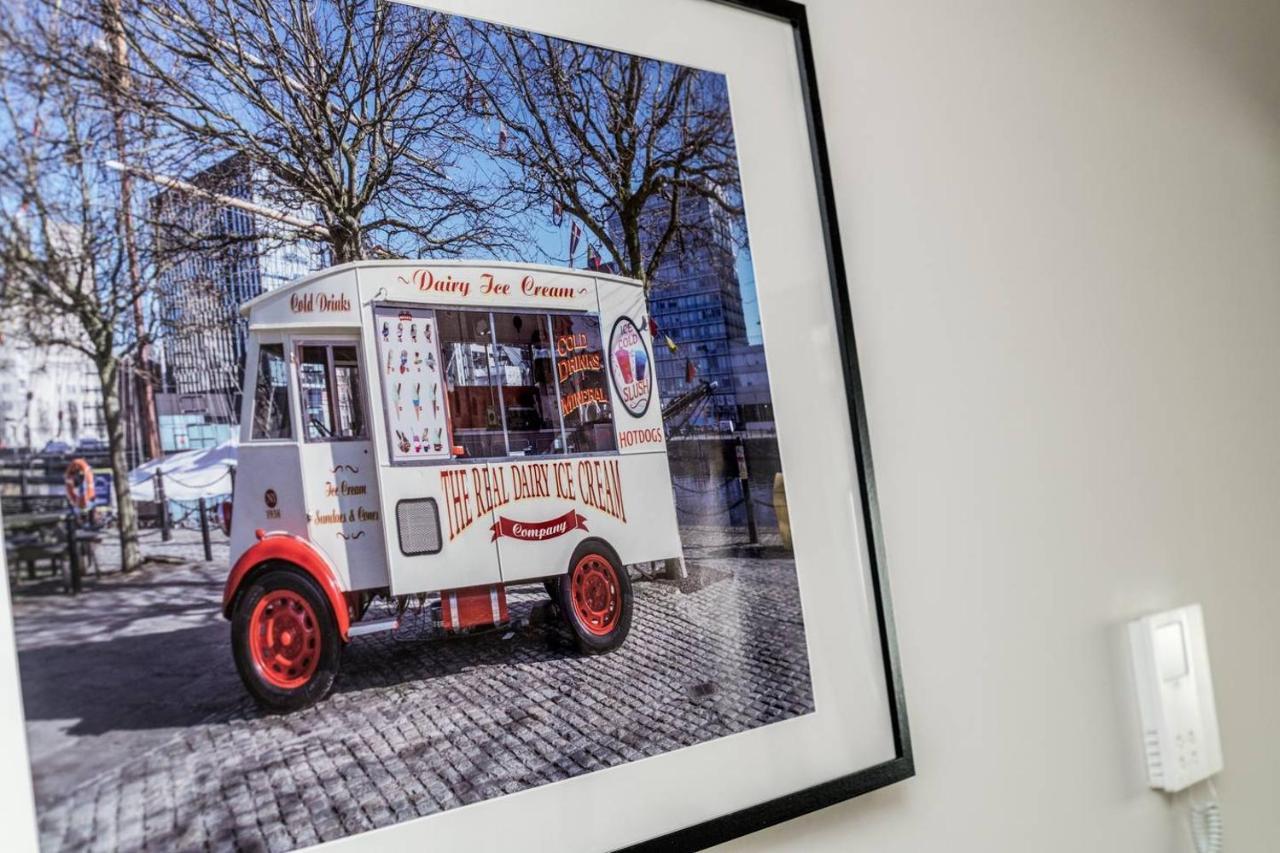 Waterfront Apartment With View Of Liver Building Liverpool Extérieur photo